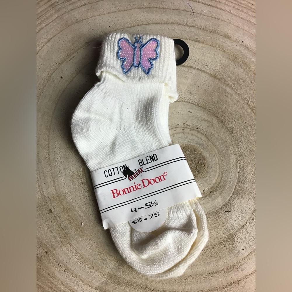 Bonnie Doon vintage cotton blend socks w/ butterfly size 4- 5 1/2 -brand new